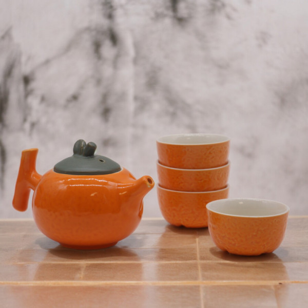 Ceramiczny czajniczek do herbaty 0,2 l + 4 kubeczki,