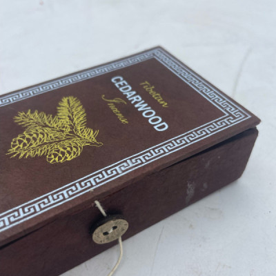Zestaw Upominkowy Z Kadzidełkami Himalajskimi - Drzewo Cedrowe | Sklep Kardamon | Aromaterapia | Relax | Medytacja