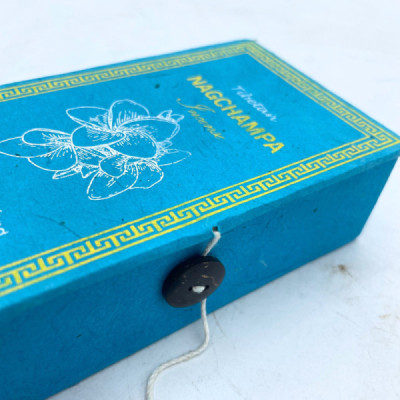 Zestaw Upominkowy Z Kadzidełkami Himalajskimi - Nag Champa | Sklep Kardamon | Aromaterapia | Relax | Medytacja